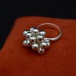 Cuida y mantiene tus anillos de plata con pedrería: consejos y trucos